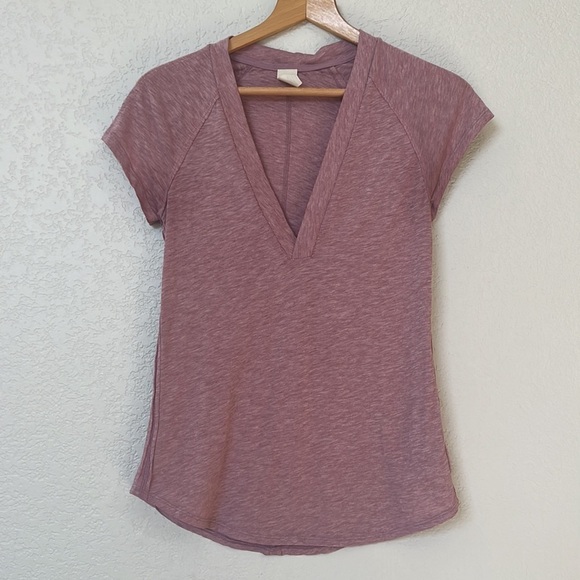 We The Free Free People Clementine V Neck Tee Shirt Top Berry Pink size Small - Picture 3 of 11